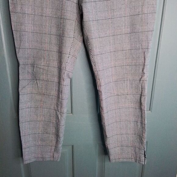 Gap, signature skinny ankle, black and red plaid, women's size 10 - Picture 5 of 8